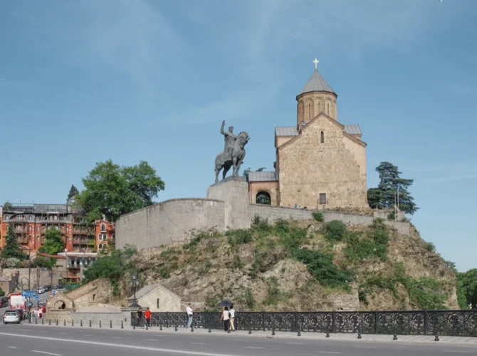 ТБИЛИСИ: археологический маршрут - от античных раскопок к музейным артефактам.